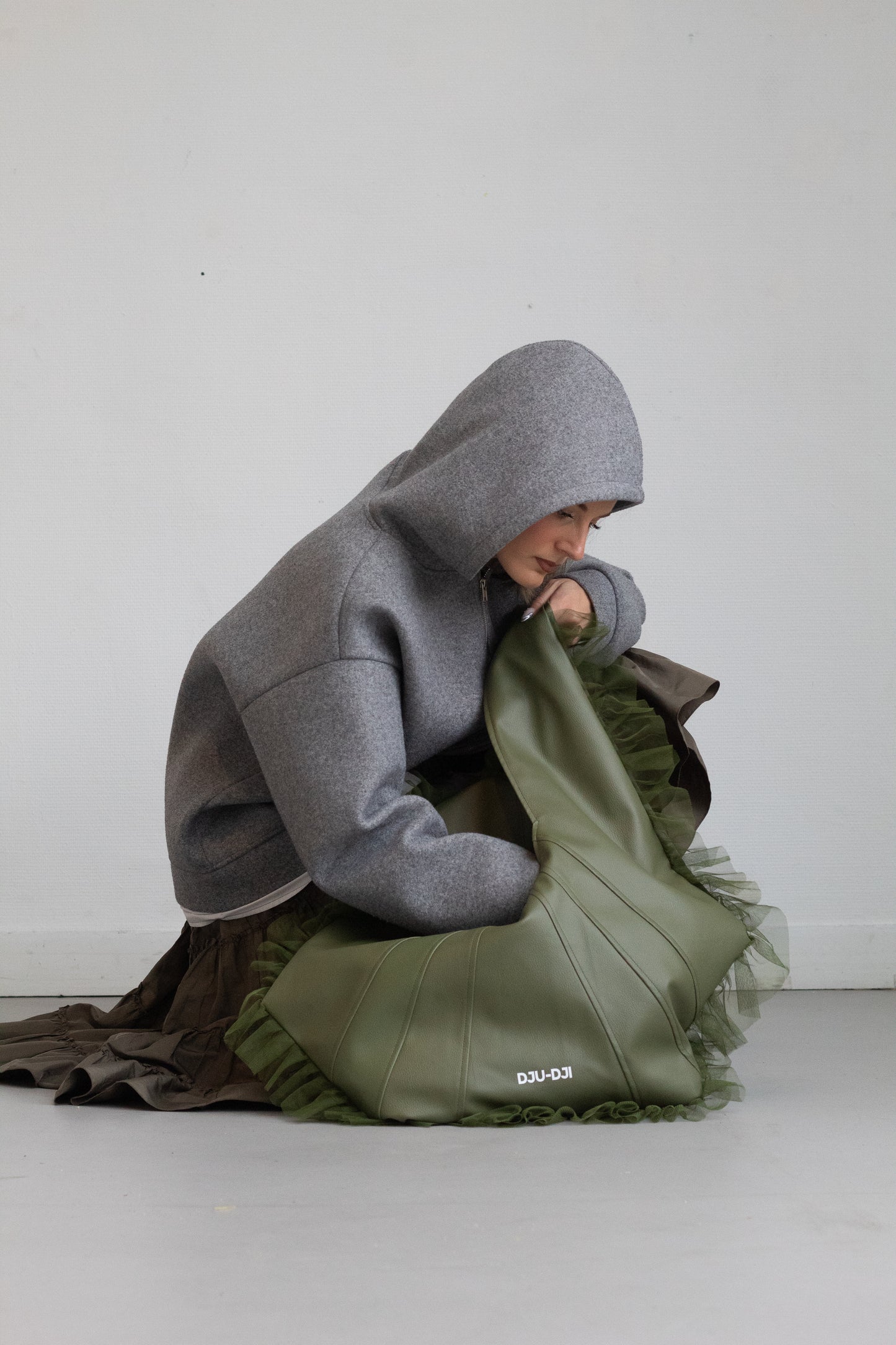 THE CREATIVE MUSE BAG OLIVE